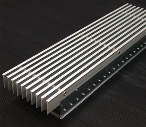 grille de ventilation en métal