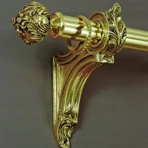9 embrases de rideaux en laiton ornés d'une pomme de pin - Décoration