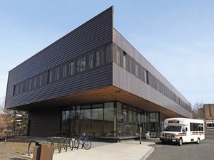 bardage en panneaux / en métal / lisse / pour façade ventilée