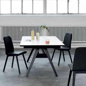 table à manger contemporaine / en chêne / en wengé / en stratifié