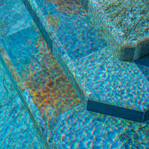 margelle de piscine en porcelaine