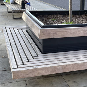 jardinière avec banc intégré