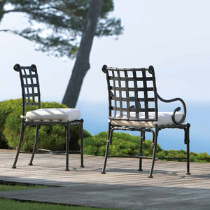 chaise de jardin classique