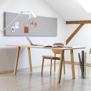 table contemporaine / en noyer / en linoléum / rectangulaire