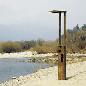 colonne de douche d'extérieur