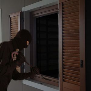 fenêtre en bois
