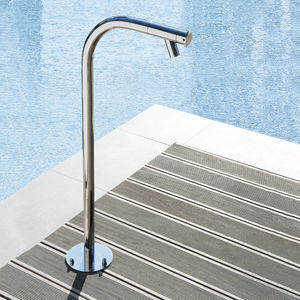 douche d'extérieur de piscine