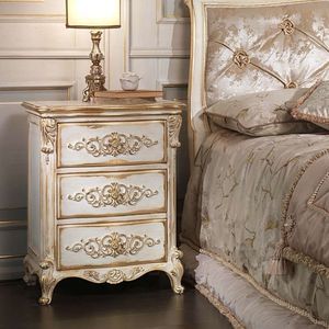 table de chevet de style Louis XVI 1