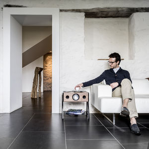 enceinte sur pied / sans fil / en bois / en aluminium