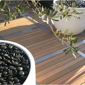 lame de terrasse en bois massif 1