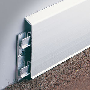 plinthe en aluminium