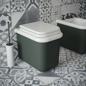WC près du mur