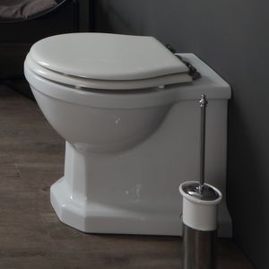 WC près du mur