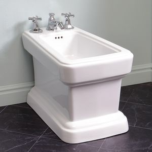bidet près du mur