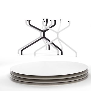 table contemporaine / en acier / en HPL / avec piètement en acier
