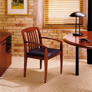 chaise visiteur classique / avec accoudoirs / tapissée / empilable