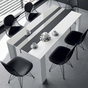 table contemporaine