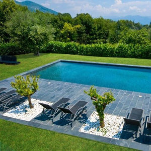 piscine margelle intégrée