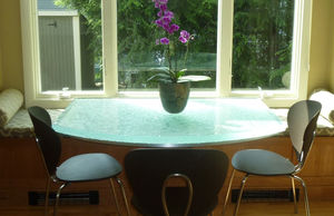 table contemporaine / en verre