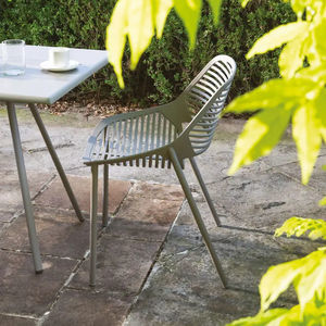 chaise de jardin contemporaine