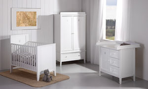 chambre d'enfant blanche