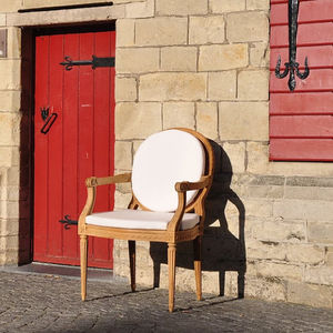 fauteuil de style Louis XVI 1