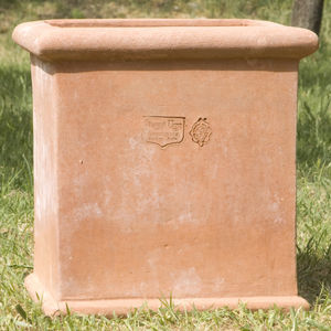 bac à fleurs en terracotta