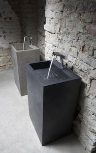 lave-mains sur pied