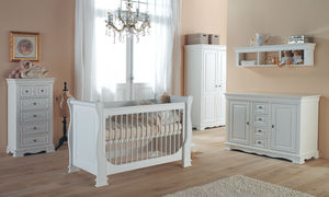 chambre d'enfant blanche