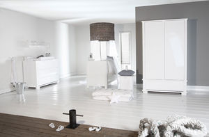 chambre d'enfant blanche