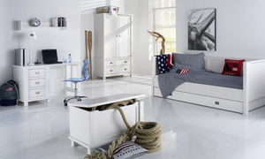 chambre d'enfant blanche