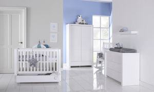 chambre d'enfant blanche