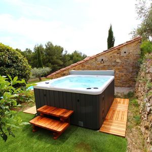 spa hors-sol / carré / 5 places / d'extérieur