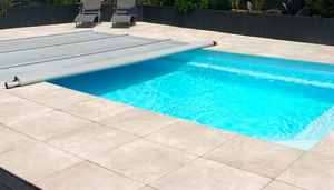 bâche de piscine à barres