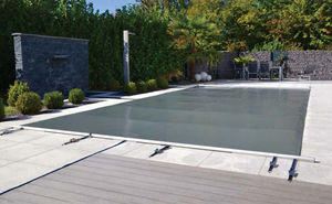 bâche de piscine à barres