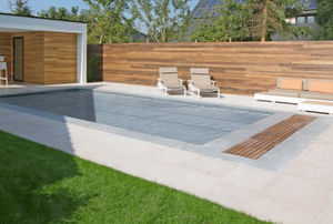 bâche de piscine en mousse