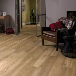 revêtement de sol en vinyle / industriel / pour établissement médicalisé / pour hôtel