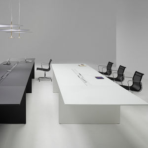 table de conférence contemporaine