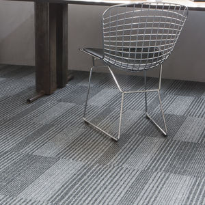 moquette en dalles / bouclée / en polyamide / pour le tertiaire