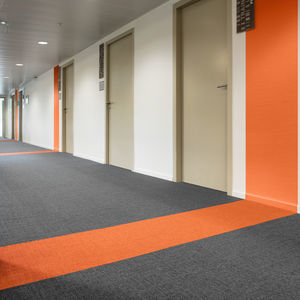 moquette en dalles 1