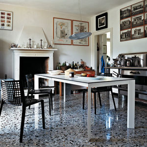 table contemporaine
