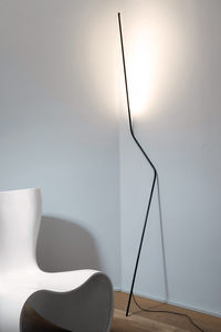 lampe sur pied / contemporaine / en acier / en aluminium peint