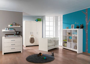 chambre d'enfant blanche