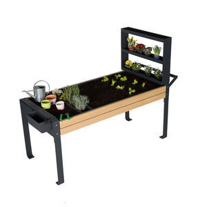 jardinière en métal brossé