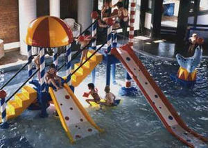 tour de jeux pour piscine publique pour enfant