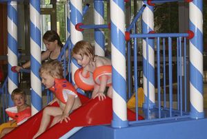 tour de jeux pour piscine publique pour enfant 1