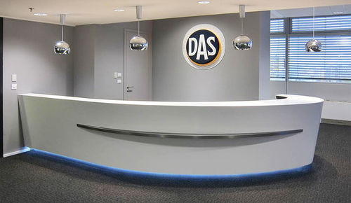 Banque d'accueil en Corian® - LE BON spol.s.r.o. - lumineuse / pour hôtel