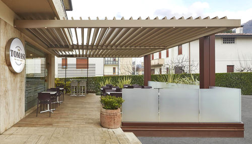 Pergola autoportée - BIOCLIMATICA - Proverbio Outdoor Design - adossée / en aluminium / à lames orientables