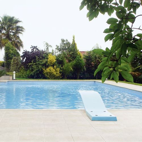 Margelle de piscine en béton - PORTUCALE - A Cimenteira do Louro - antidérapante