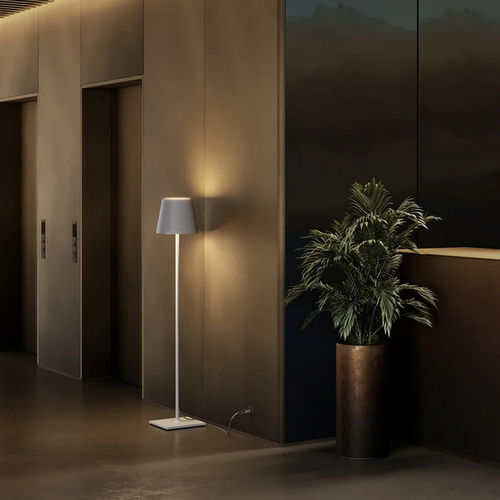 Lampe sur pied - POLDINA - Zafferano Srl - en fonte d'aluminium / en polycarbonate / contemporaine